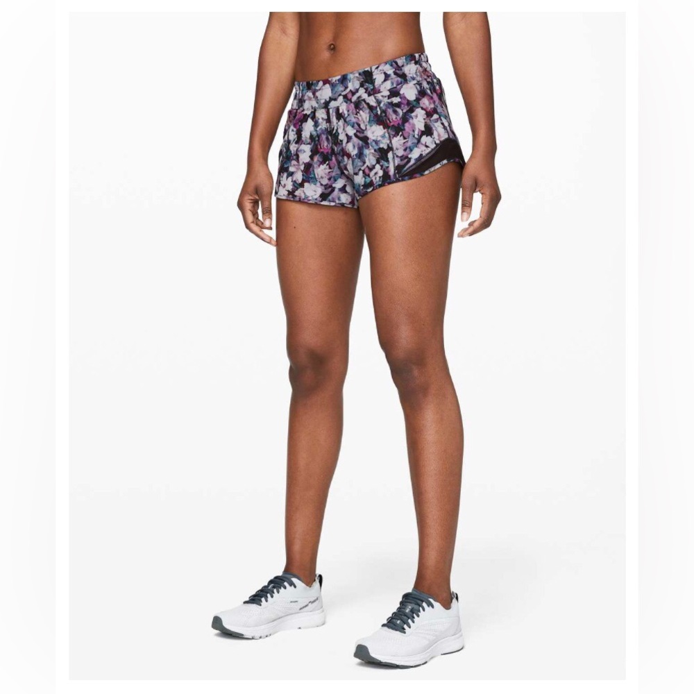 107. Lululemon Hotty Hot Short *2.5”